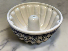 Load image into Gallery viewer, Baker, Pre-owned Bundt Pan - Night Sky