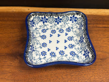 Load image into Gallery viewer, Fluted Dipping Dish - Silver Lace
