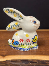Load image into Gallery viewer, Bunny Rabbit Figurine - VC134
