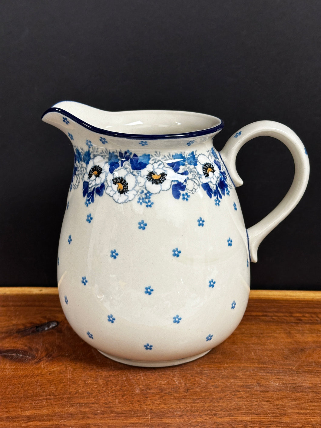 Pitcher, 2 qt- White Poppy