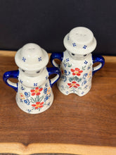 Load image into Gallery viewer, Salt &amp; Pepper Set, Couple - Golden Fields
