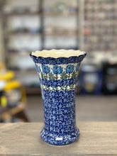 Load image into Gallery viewer, Vase, Fluted, 6.75&quot;
