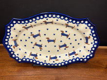 Load image into Gallery viewer, Platter, Cezar Medium Kalich - Dachsunds in Sweaters
