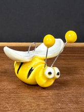 Load image into Gallery viewer, Plant stem - Little Bee Hanging on Wire Stem
