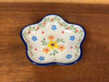 Load image into Gallery viewer, Bowl, Flower Shape - Buttercup
