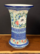 Load image into Gallery viewer, Vase, 9.5” Fluted - U4-U5156
