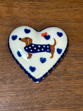 Load image into Gallery viewer, Magnet, Heart - Dachsund in Sweater
