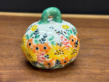 Load image into Gallery viewer, Ornament, Pumpkin Mini - VU668

