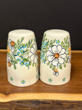Load image into Gallery viewer, Salt &amp; Pepper Set, Manufaktura - Daisy Chain

