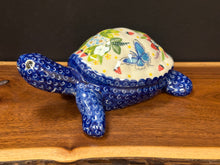 Load image into Gallery viewer, Turtle Figurine, Kalich - Speedy

