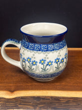 Load image into Gallery viewer, Mug, Bubble, 16 oz. - Blue Spring Daisy
