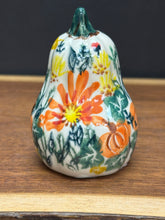Load image into Gallery viewer, Gourd, Tiny - VU677
