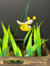 Load image into Gallery viewer, Plant stem - Little Bee Hanging on Wire Stem
