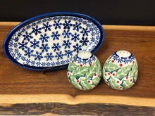 Load image into Gallery viewer, Salt &amp; Pepper Shaker Set - Holly Wreath
