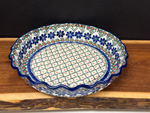 Load image into Gallery viewer, Pie Plate, Fluted 10&quot; - Primrose

