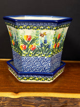 Load image into Gallery viewer, Plant Pot, Medium Kalich - Hawaiian Tulip &amp; Bee
