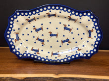 Load image into Gallery viewer, Platter, Cezar Medium Kalich - Dachsunds in Sweaters
