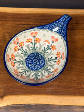 Load image into Gallery viewer, Ladle Rest 4.5” - Peach Spring Daisy
