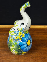 Load image into Gallery viewer, Elephant Ring Holder, Kalich - Blue Poppy
