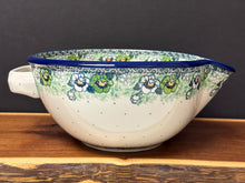 Load image into Gallery viewer, Bowl, Batter 2 Qt. - Green Poppy
