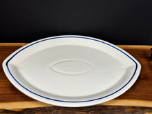 Load image into Gallery viewer, Chicken Roaster, Pre-owned - Cracked Plate
