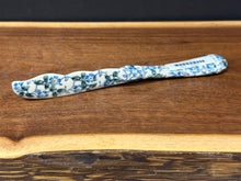 Load image into Gallery viewer, Knife, Spreader 7.25&quot; - Forget Me Knot

