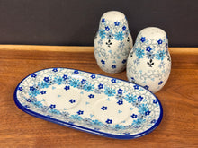 Load image into Gallery viewer, Salt and Pepper , 3.25&quot; - Bachelor Button
