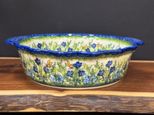 Load image into Gallery viewer, Baker, Round 8” Kalich - Honeybees
