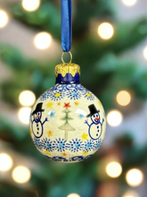 Load image into Gallery viewer, Ornament, Vena 3.5" Round - Falling Snow
