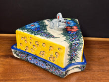Load image into Gallery viewer, Cheese Wedge Box - Kalich Bright Floral w/Mouse on Top
