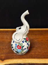 Load image into Gallery viewer, Elephant Ring Holder, Kalich - Red &amp; Blue

