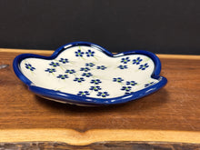 Load image into Gallery viewer, Plate, Flower Shape 6.75”
