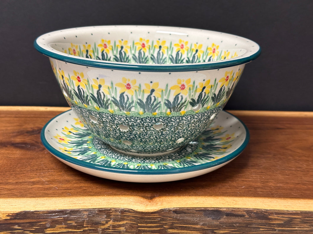 Berry Bowl w/ Saucer , 8