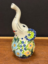 Load image into Gallery viewer, Elephant Ring Holder, Kalich - Blue &amp; Yellow Gerbers
