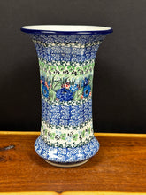 Load image into Gallery viewer, Vase, 9.5" Fluted - U4572
