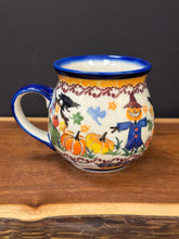 Load image into Gallery viewer, Mug, Bubble XL 18 oz - Unikat Crows &amp; Scarecrows

