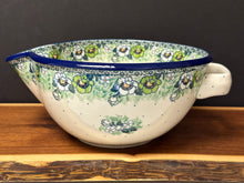 Load image into Gallery viewer, Bowl, Batter 2 Qt. - Green Poppy
