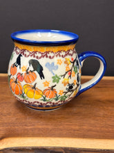 Load image into Gallery viewer, Mug, Bubble XL 18 oz - Unikat Crows &amp; Scarecrows
