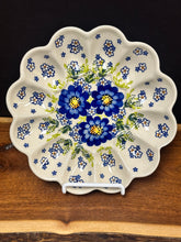 Load image into Gallery viewer, Egg Plate 9&quot; - VU352
