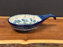 Load image into Gallery viewer, Ladle Rest 4.5” - Blue Spring Daisy
