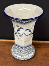 Load image into Gallery viewer, Vase, 9.5&quot; Fluted - Unikat 4830 Gray Birds
