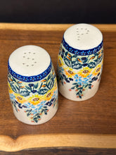 Load image into Gallery viewer, Salt &amp; Pepper Set, Manufaktura - Draped in Gold
