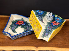 Load image into Gallery viewer, Cheese Wedge Box - Kalich Bright Floral w/Mouse on Top
