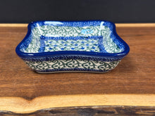 Load image into Gallery viewer, Fluted Dipping Dish - Tulip Trellis

