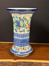 Load image into Gallery viewer, Vase, 9.5” Fluted - U4-U5156
