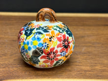 Load image into Gallery viewer, Ornament, Pumpkin Mini - VU633
