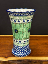 Load image into Gallery viewer, Vase, Fluted, 6.75" - U408A - U4
