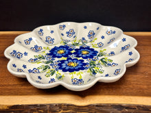 Load image into Gallery viewer, Egg Plate 9&quot; - VU352
