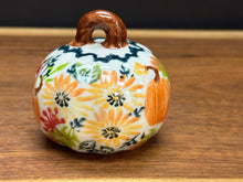 Load image into Gallery viewer, Ornament, Pumpkin Mini - VU772
