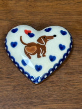 Load image into Gallery viewer, Magnet, Heart - Dachsund with Heart Buns
